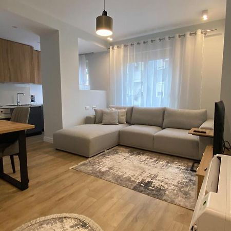 Centrally Located Glamorous Bright Apt Near Bazaar Тирана Экстерьер фото