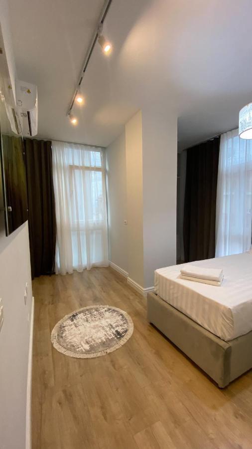 Centrally Located Glamorous Bright Apt Near Bazaar Тирана Экстерьер фото