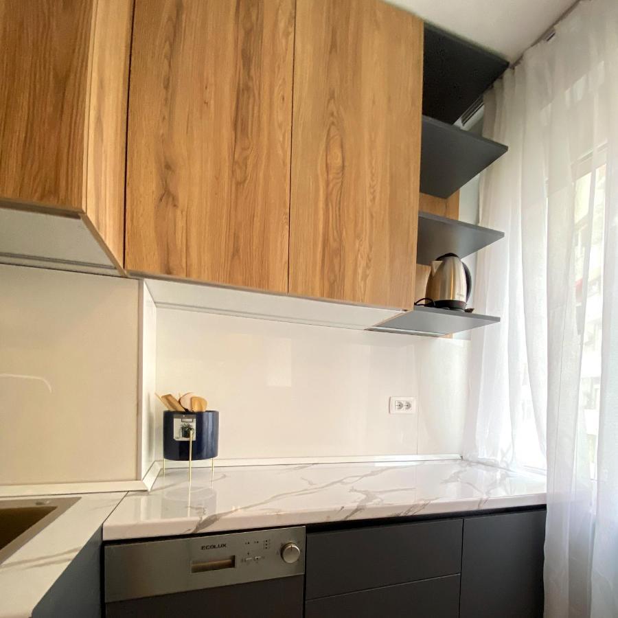 Centrally Located Glamorous Bright Apt Near Bazaar Тирана Экстерьер фото