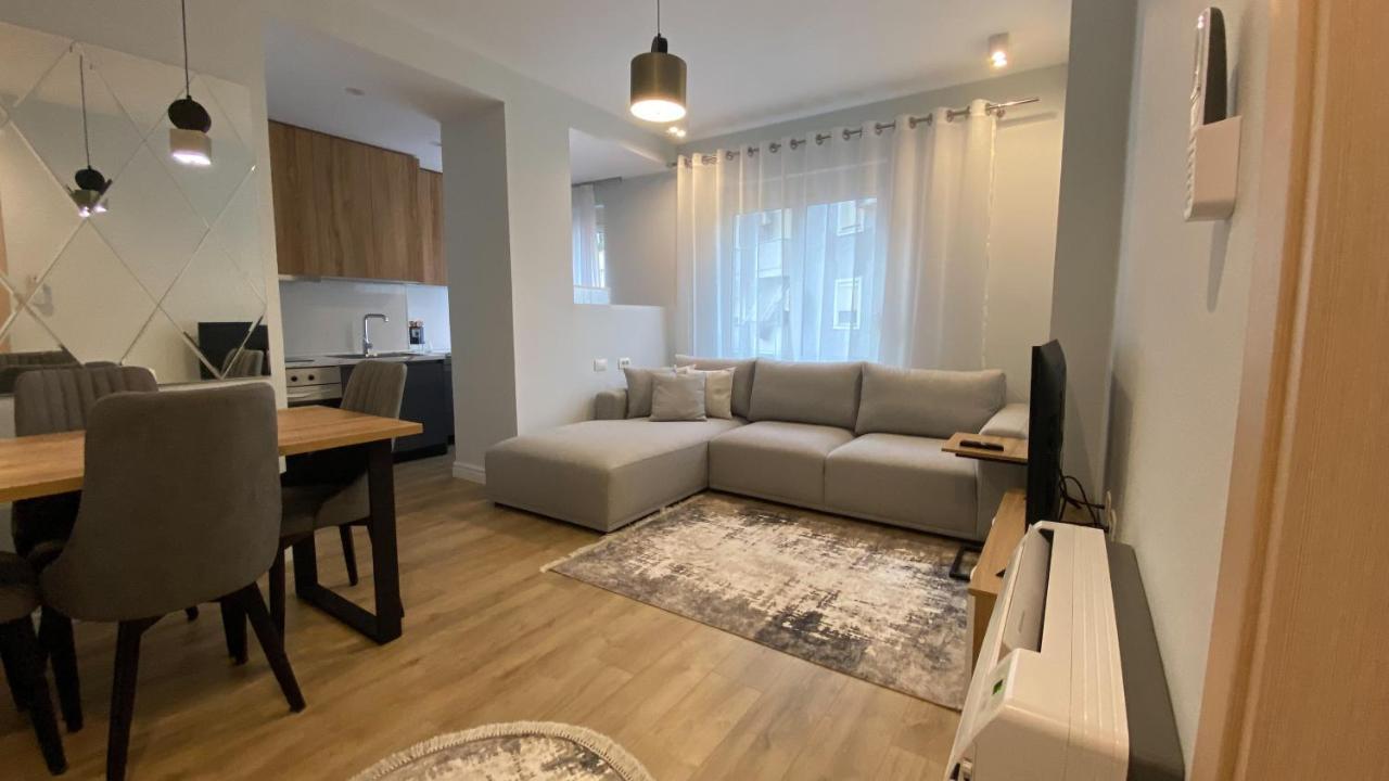 Centrally Located Glamorous Bright Apt Near Bazaar Тирана Экстерьер фото
