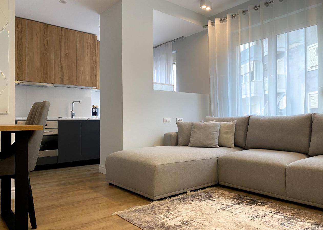Centrally Located Glamorous Bright Apt Near Bazaar Тирана Экстерьер фото