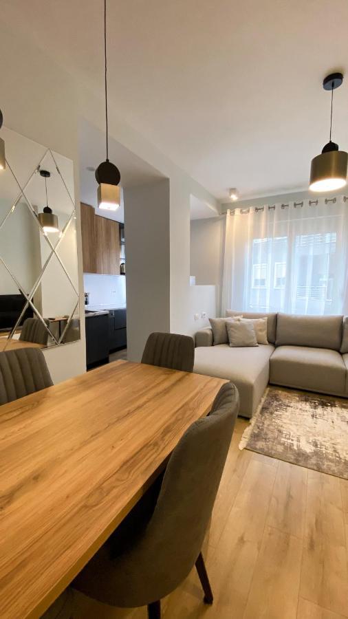 Centrally Located Glamorous Bright Apt Near Bazaar Тирана Экстерьер фото