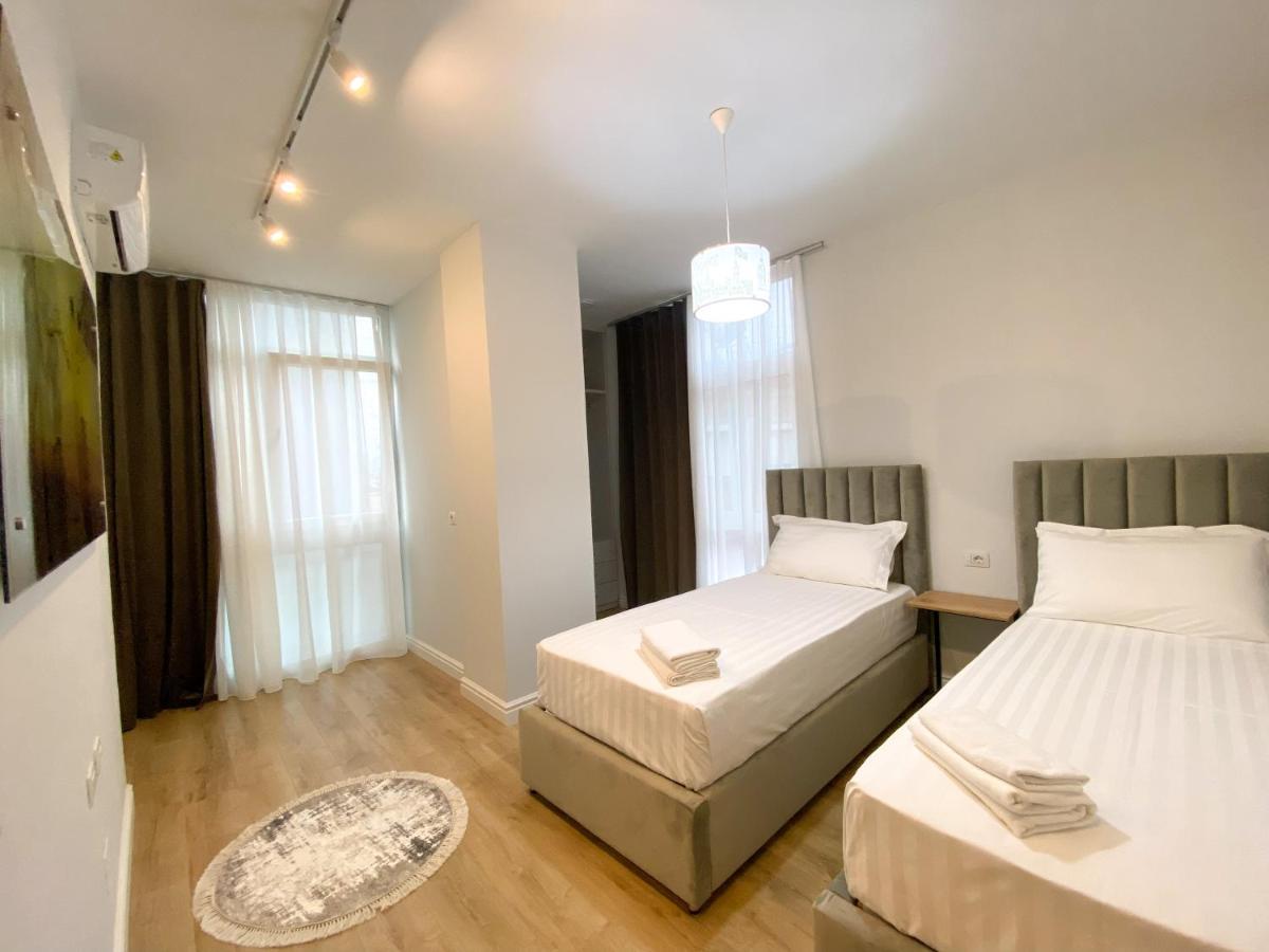 Centrally Located Glamorous Bright Apt Near Bazaar Тирана Экстерьер фото