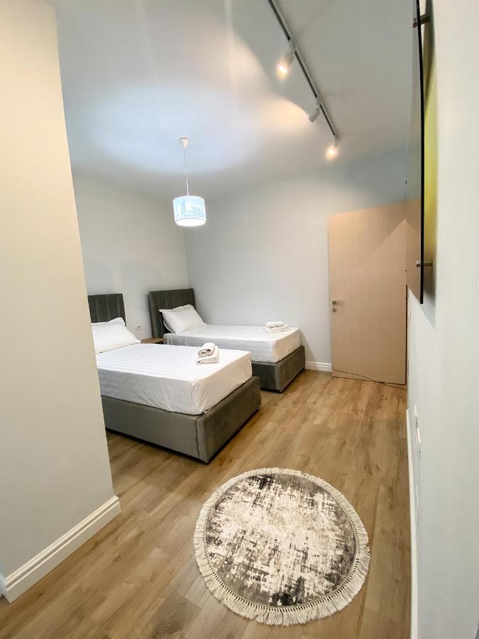 Centrally Located Glamorous Bright Apt Near Bazaar Тирана Экстерьер фото