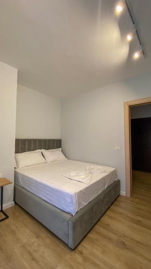 Centrally Located Glamorous Bright Apt Near Bazaar Тирана Экстерьер фото