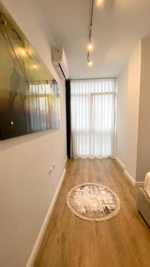 Centrally Located Glamorous Bright Apt Near Bazaar Тирана Экстерьер фото