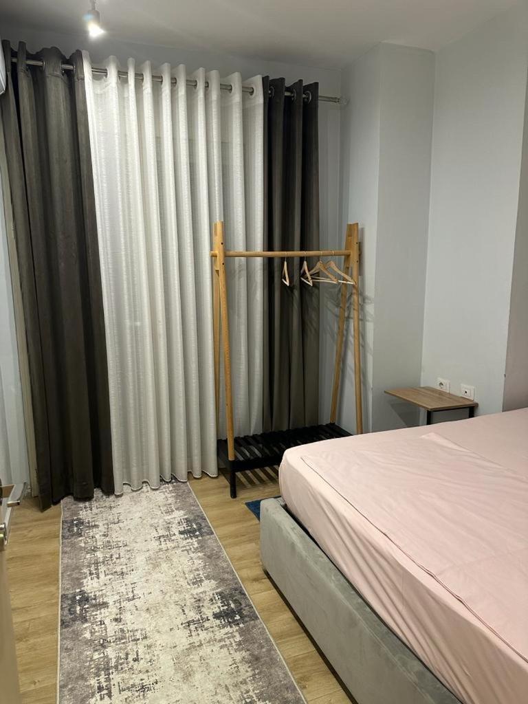 Centrally Located Glamorous Bright Apt Near Bazaar Тирана Экстерьер фото