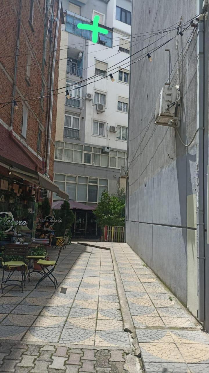 Centrally Located Glamorous Bright Apt Near Bazaar Тирана Экстерьер фото